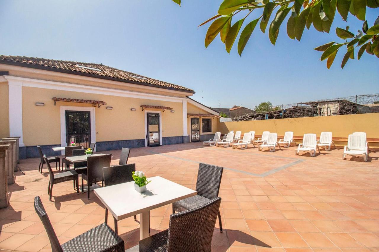 Royal Playa Suite And Apartament -Private Parking- Self Chek Out Catania Kültér fotó