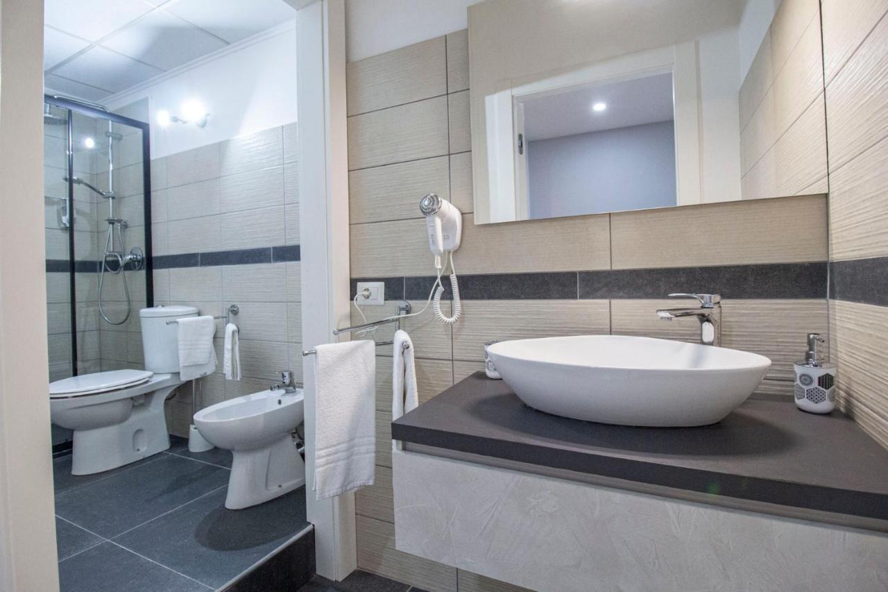 Royal Playa Suite And Apartament -Private Parking- Self Chek Out Catania Kültér fotó