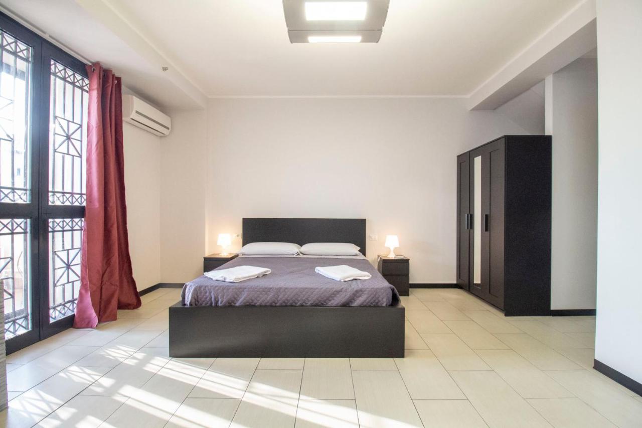 Royal Playa Suite And Apartament -Private Parking- Self Chek Out Catania Kültér fotó