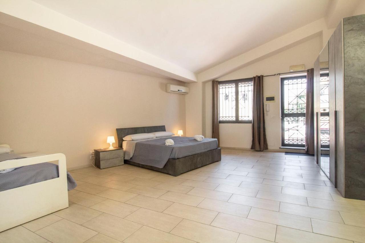 Royal Playa Suite And Apartament -Private Parking- Self Chek Out Catania Kültér fotó