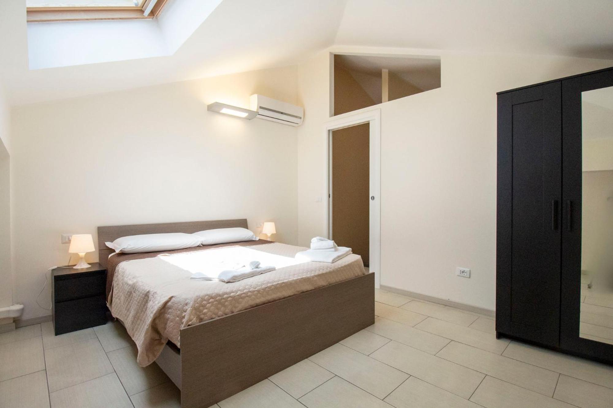 Royal Playa Suite And Apartament -Private Parking- Self Chek Out Catania Kültér fotó